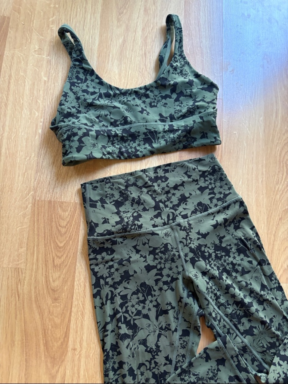 Lululemon efflorescent Olive Green Floral Active Set Sports Bra 10 Leggings 6